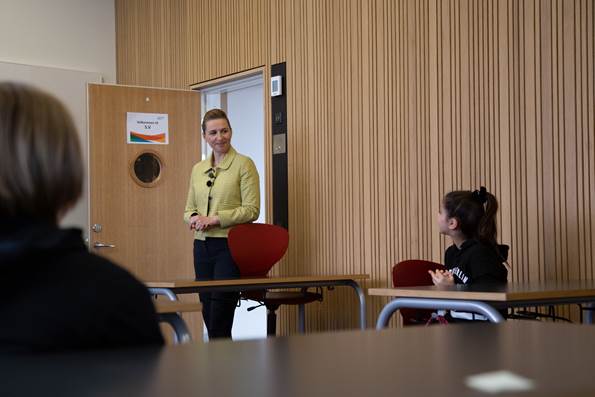 Statsminister Mette Frederiksen besøger genåbnet Lykkebo Skole