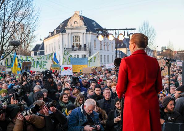 Statsminister Mette Frederiksen holder tale ved demonstration for Ukraine den 27. februar 2022.
