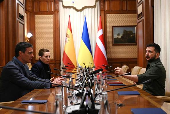 Spaniens premierminister, Danmarks statsminister og Ukraines præsident.
