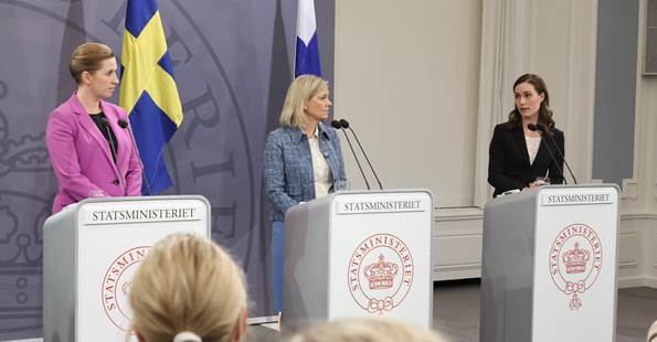 Statsminister Mette Frederiksen, den svenske statsminister Magdalena Andersson og den finske statsminister Sanna Marin under pressemøde i Spejlsalen i Statsministeriet den 4. maj 2022.