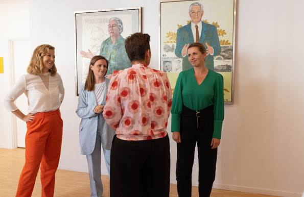 Sofie Carsten  Nielsen, Mai  Villadsen, Pia Olsen Dyhr og statsminister Mette Frederiksen på besøg hos Sex og Samfund.
