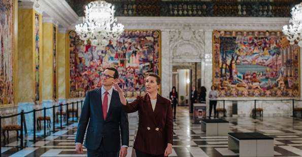 Statsminister Mette Frederiksen viser Polens premierminister Mateusz Morawiecki rundt i de Kongelige Repræsentationslokaler