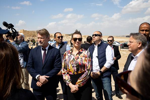 Statsminister Mette Frederiksen besøger pyramiderne