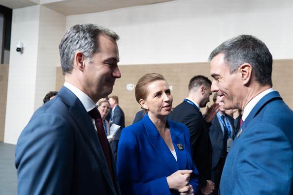Statsminister Mette Frederiksen sammen med den belgiske premierminister Alexander De Croo og Spaniens premierminister Pedro Sanchez