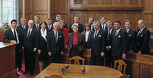 Regeringen Poul Schlüter 4 i folketingssalen i 1990