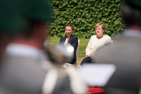 Statsminister Mette Frederiksen og Angela Merkel i Berlin soldater